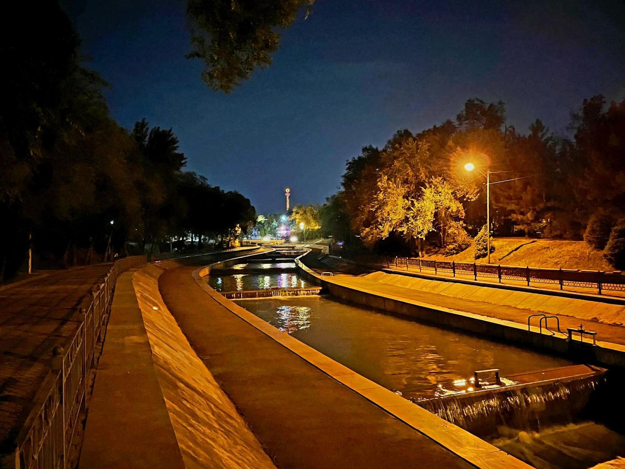 Квартира На Набережной Almatý Exterior foto